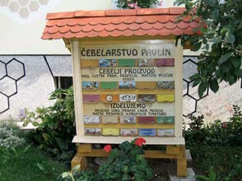 Čebelarstvo Pavlin tabla pred domacijo